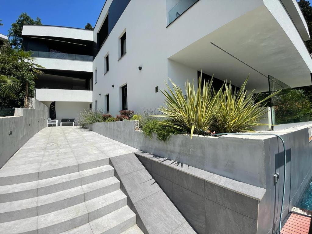 Aparthotel Villa V With Heated Pool Rijeka Extérieur photo